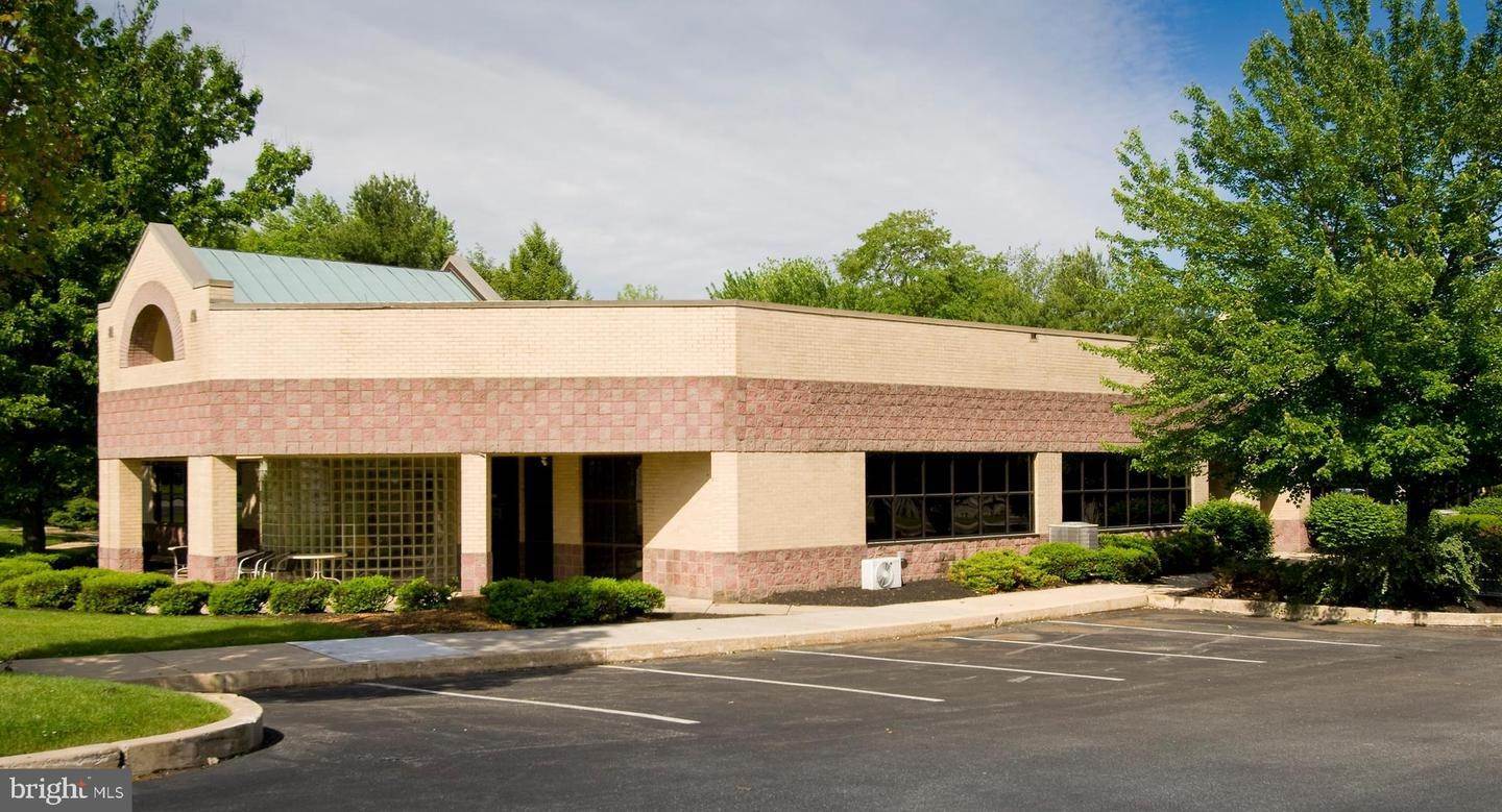Commercial at 1811 OLDE HOMESTEAD LN #105 Lancaster, Pennsylvania 17601 United States