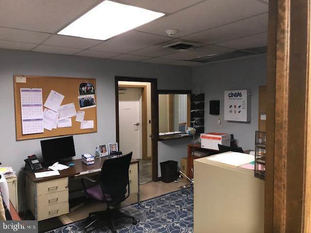 13. Commercial for Sale at 1140 ENTERPRISE Road East Petersburg, Pennsylvania 17520 United States