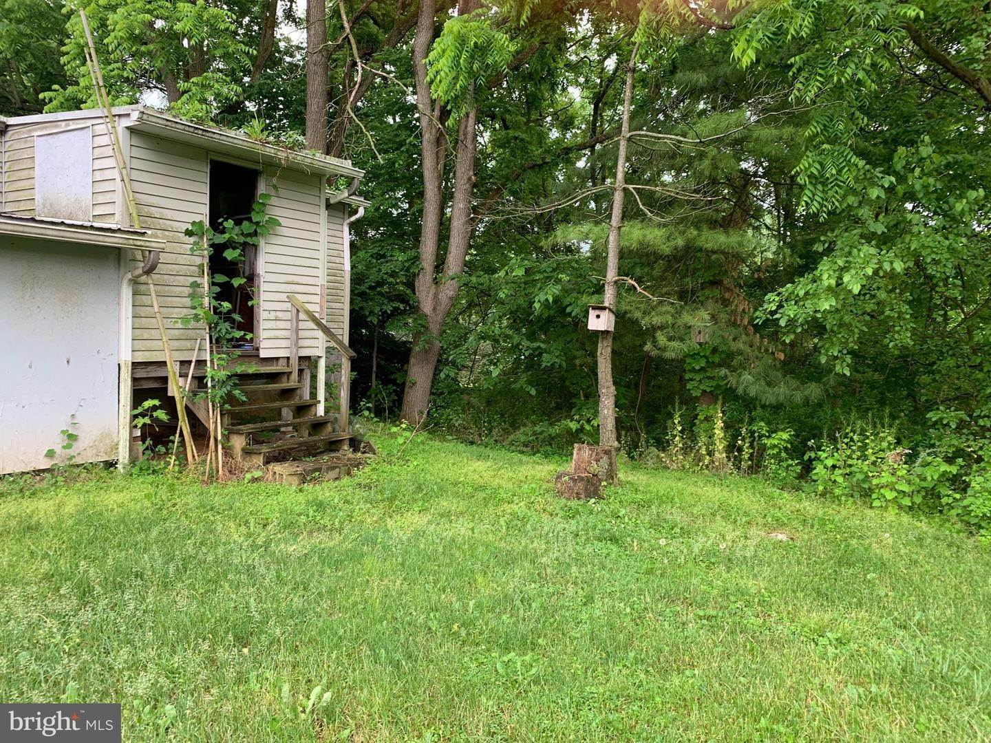 15. Residential for Sale at 106 GOVERNOR STABLE ROAD Elizabethtown, Pennsylvania 17022 United States