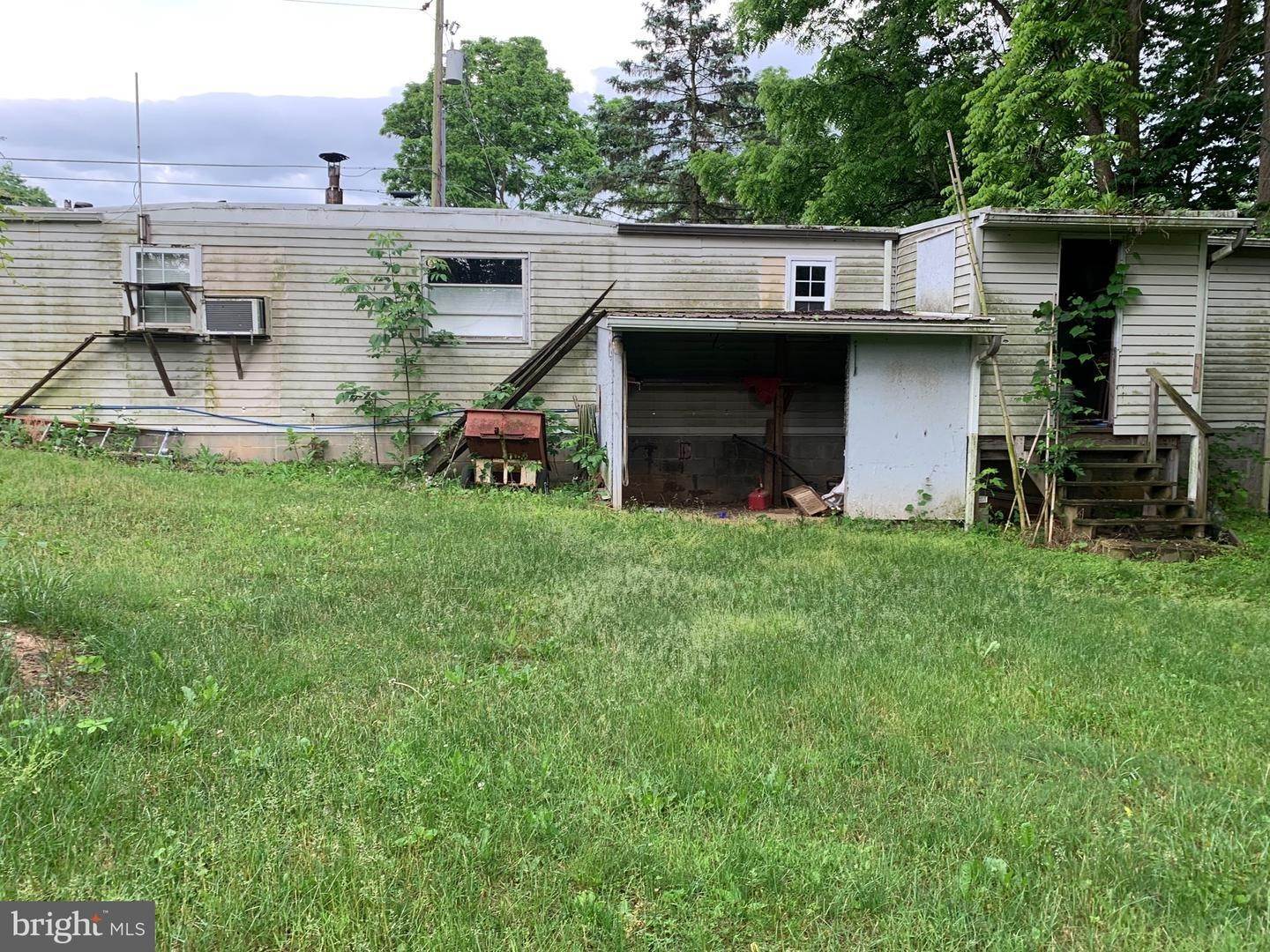 16. Residential for Sale at 106 GOVERNOR STABLE ROAD Elizabethtown, Pennsylvania 17022 United States