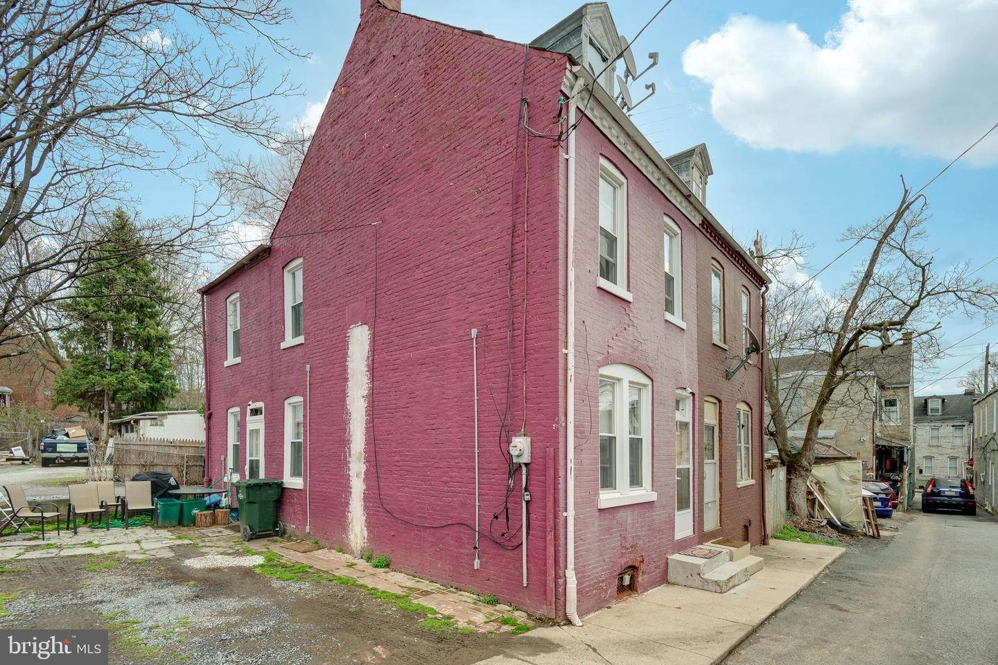 2. Residential for Sale at 72 CAMPBELL Avenue Lancaster, Pennsylvania 17603 United States