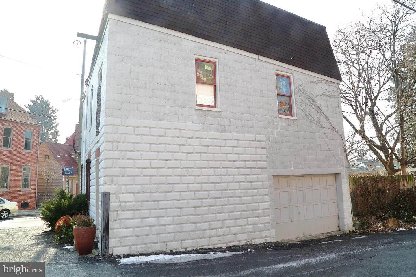 2. Residential for Sale at 106 S JEFFERSON Street Lancaster, Pennsylvania 17602 United States