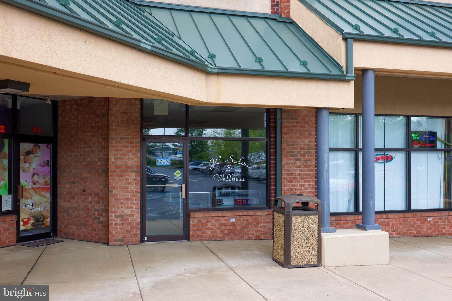 5. Commercial at 2350 N READING RD #UNIT 7 Denver, Pennsylvania 17517 United States