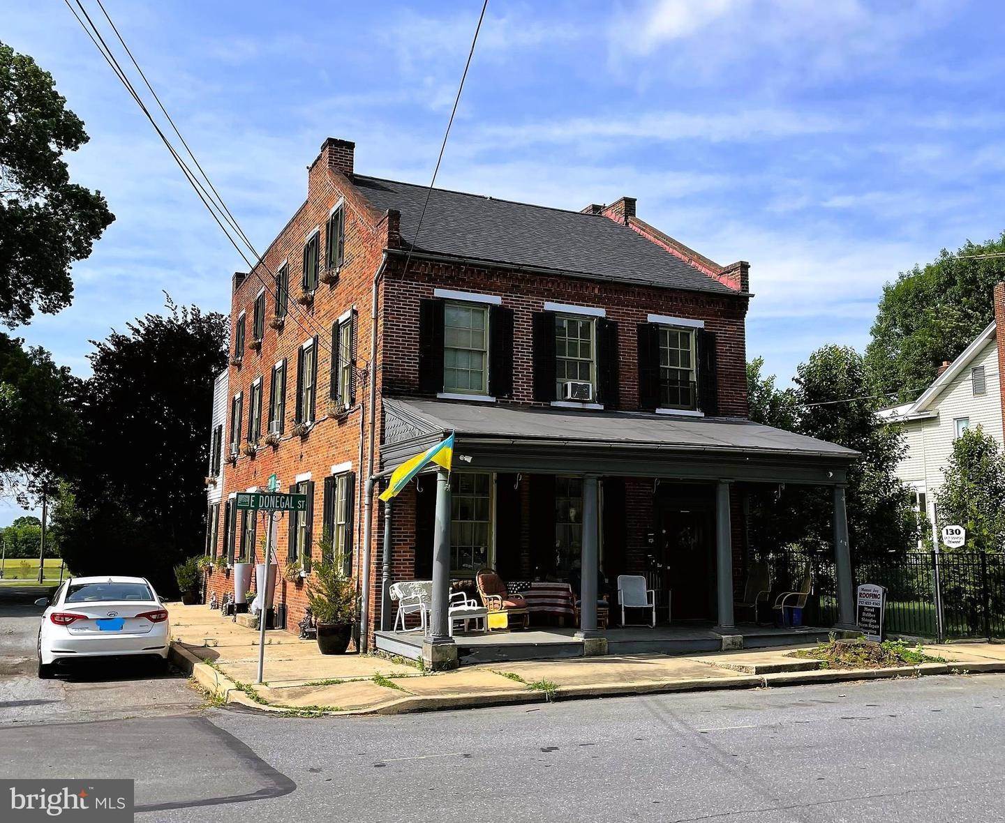 住宅 为 销售 在 130 E DONEGAL Street 芒特乔伊, 宾夕法尼亚州 17552 美国