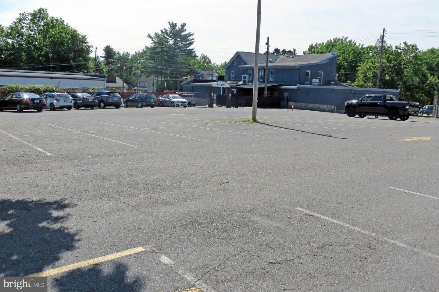 4. Commercial for Sale at 1703 NEW HOLLAND PIKE Lancaster, Pennsylvania 17601 United States