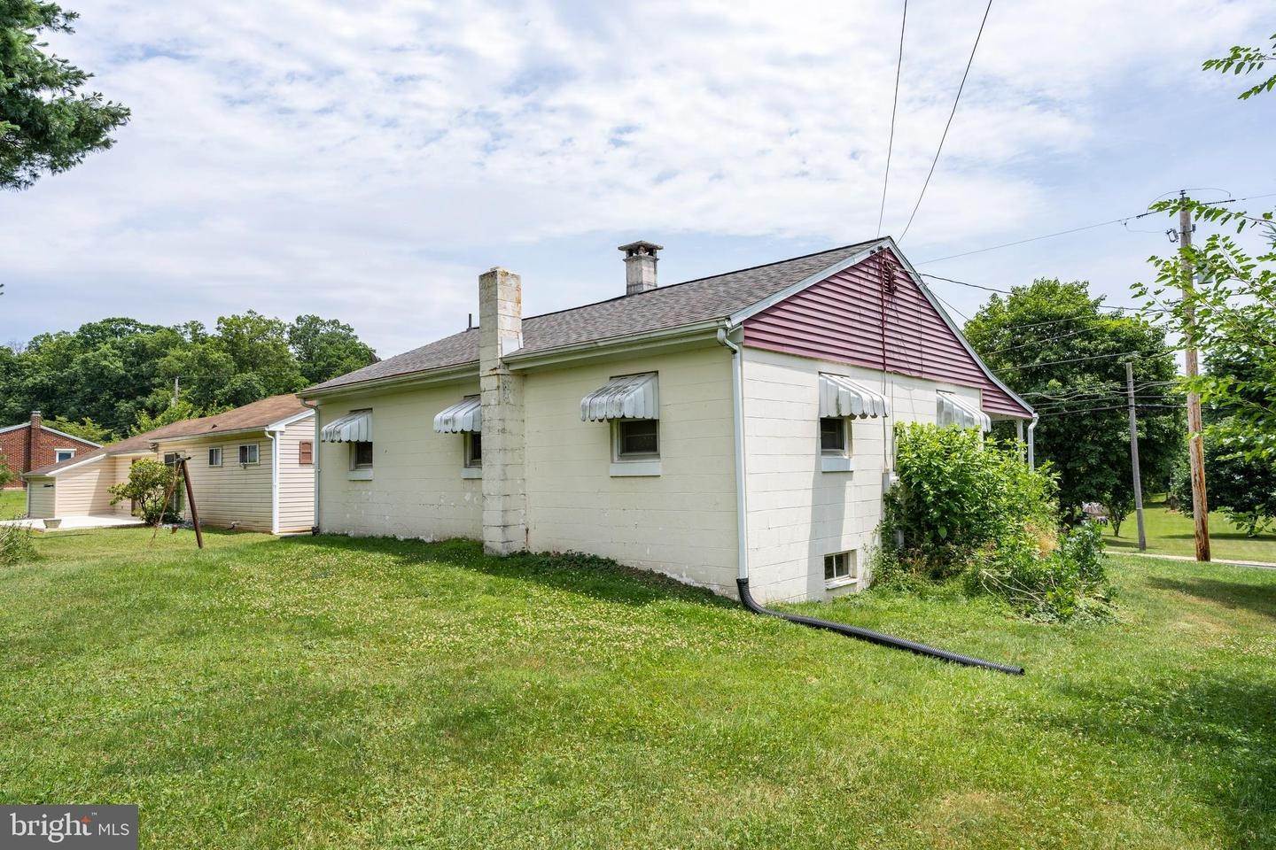 10. Residential for Sale at 215 AKRON Road Ephrata, Pennsylvania 17522 United States