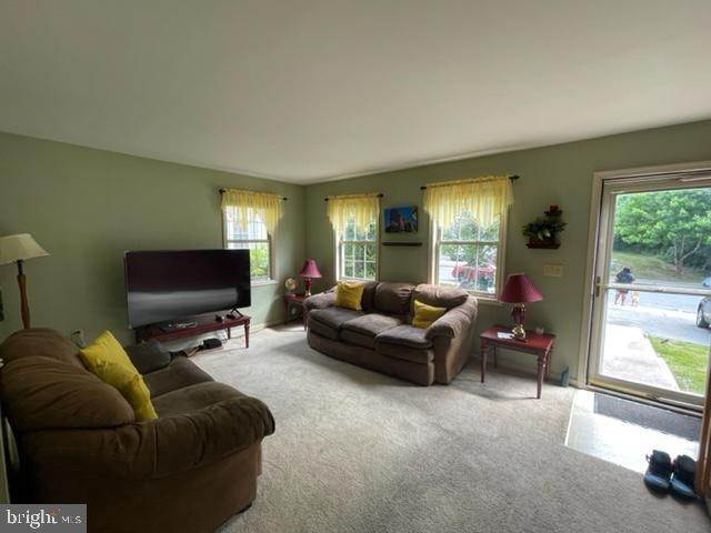 3. Residential for Sale at 38 DEEP HOLLOW Lane Lancaster, Pennsylvania 17603 United States