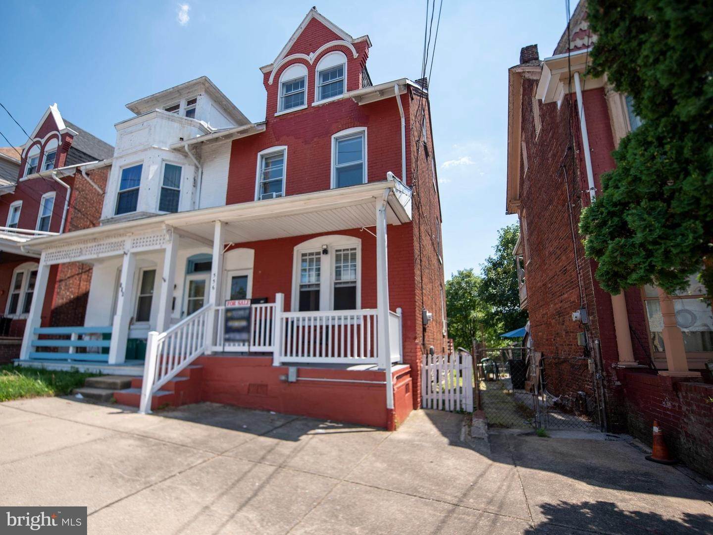 2. Residential for Sale at 556 UNION Street Columbia, Pennsylvania 17512 United States