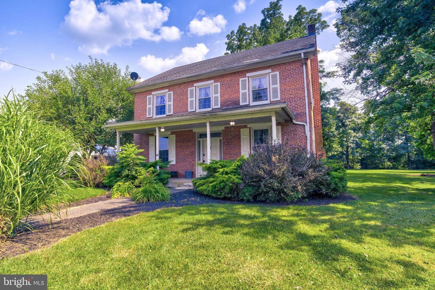 住宅 为 销售 在 673 AUCTION Road 曼海姆, 宾夕法尼亚州 17545 美国