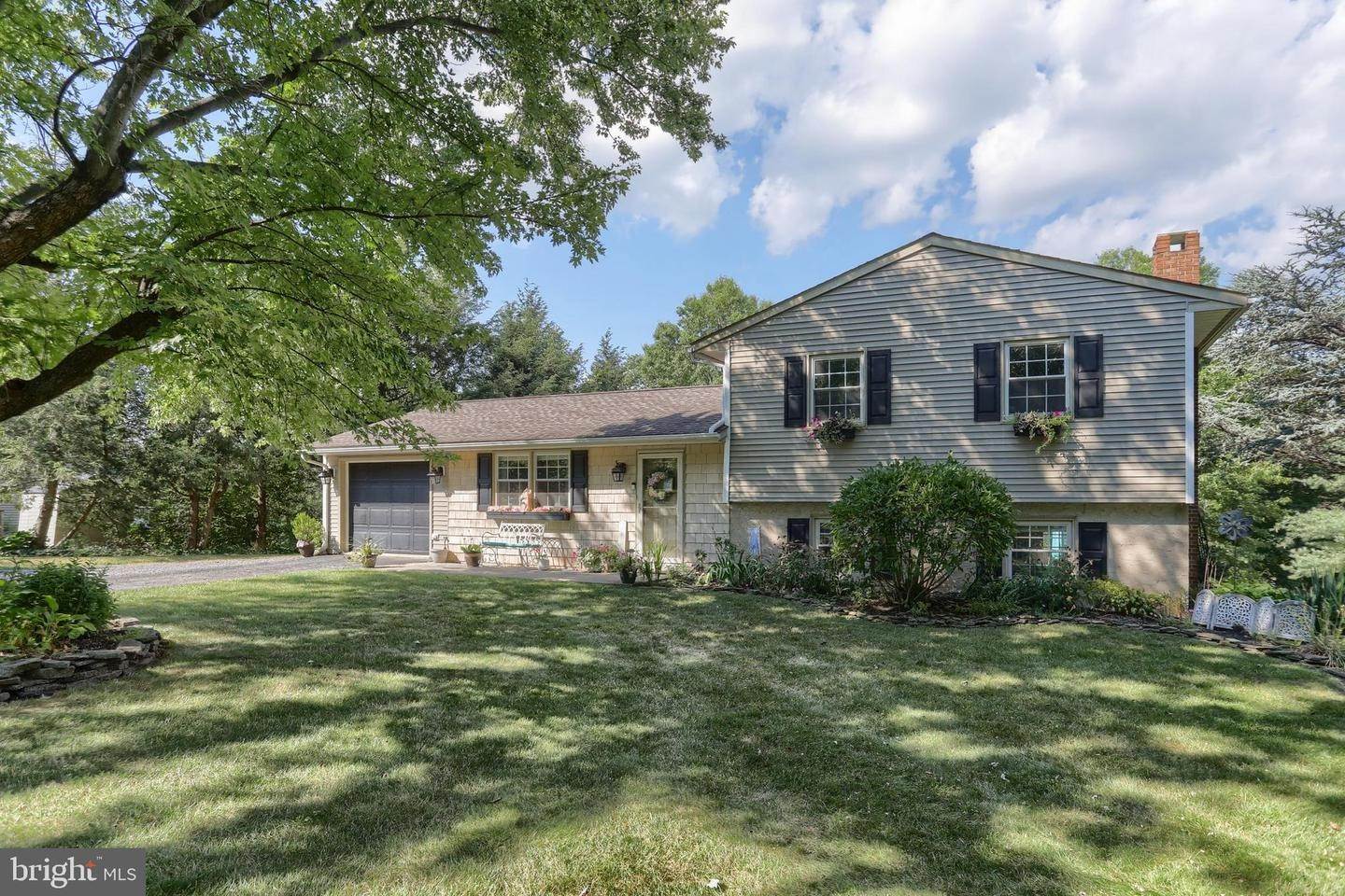 Residential for Sale at 1586 LOOP Road Manheim, Pennsylvania 17545 United States