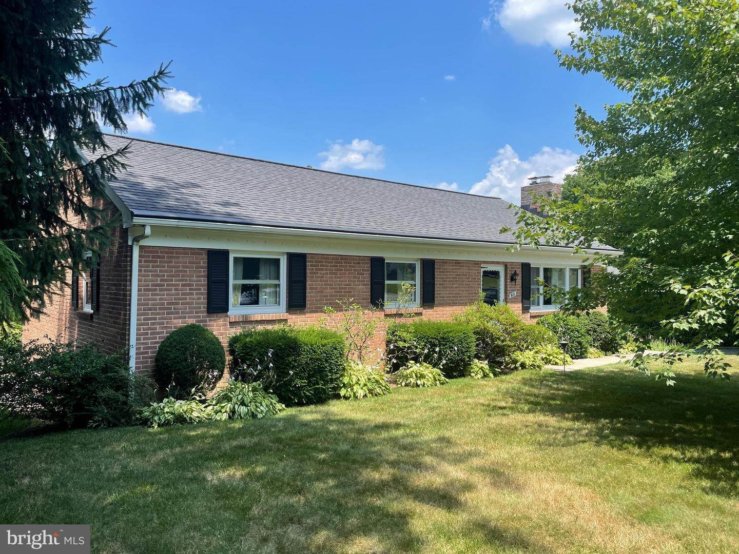 2. Residential for Sale at 510 LONGFELLOW Drive Lancaster, Pennsylvania 17602 United States