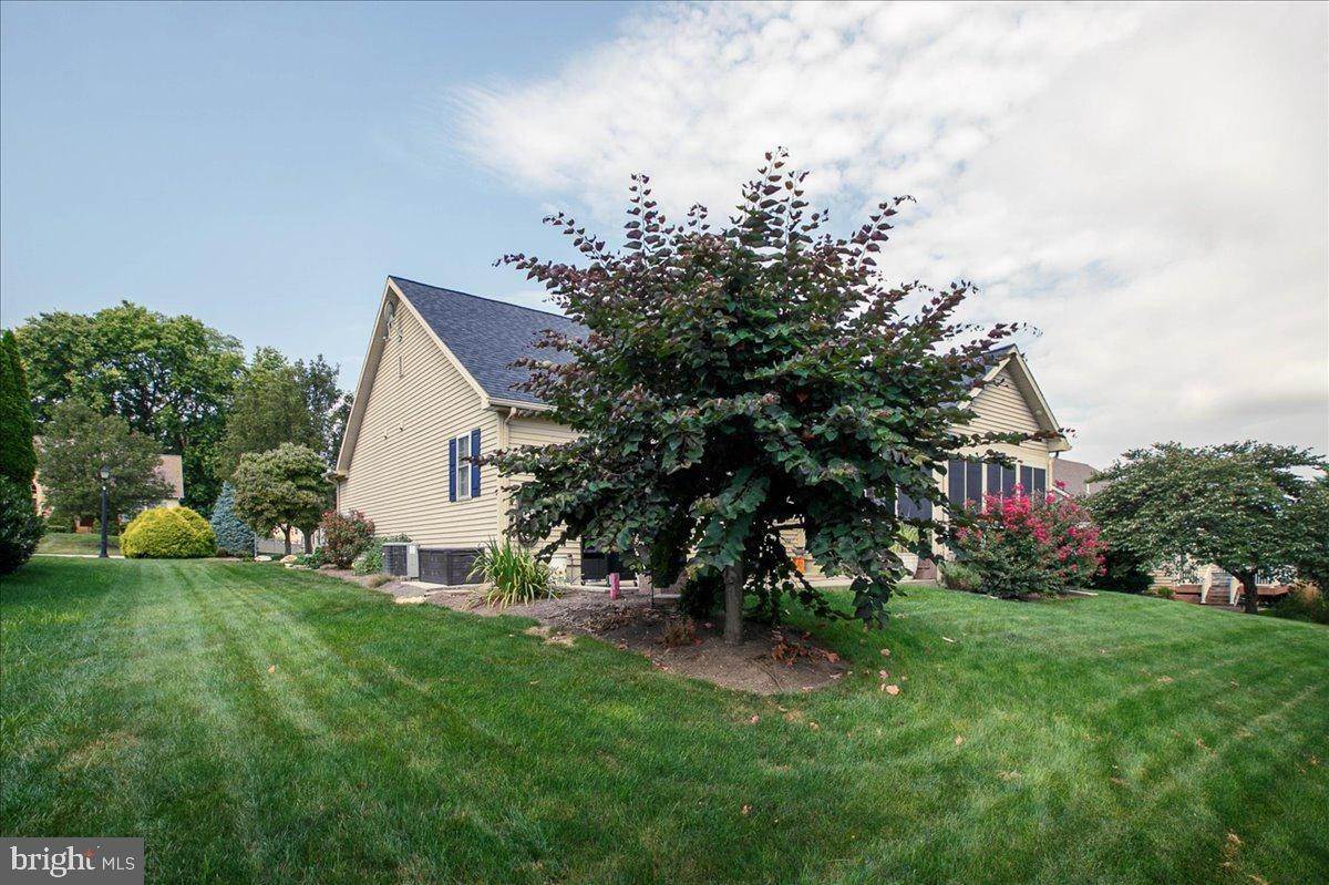 6. Residential for Sale at 104 KILGANNON Lane Lancaster, Pennsylvania 17603 United States