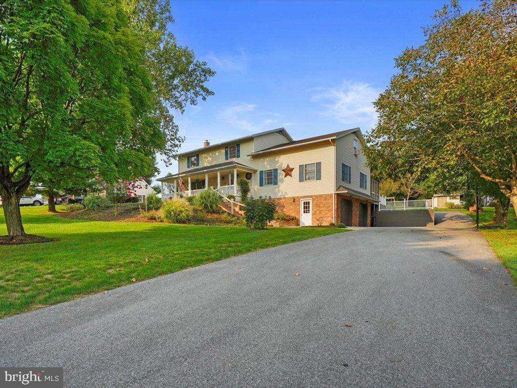 5. Residential for Sale at 213 WEAVER Drive Lititz, Pennsylvania 17543 United States