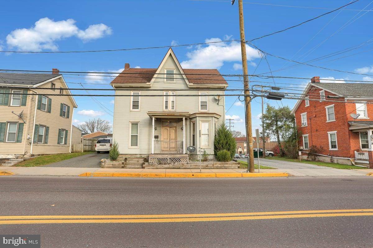 2. Residential for Sale at 273 W MAIN Street New Holland, Pennsylvania 17557 United States