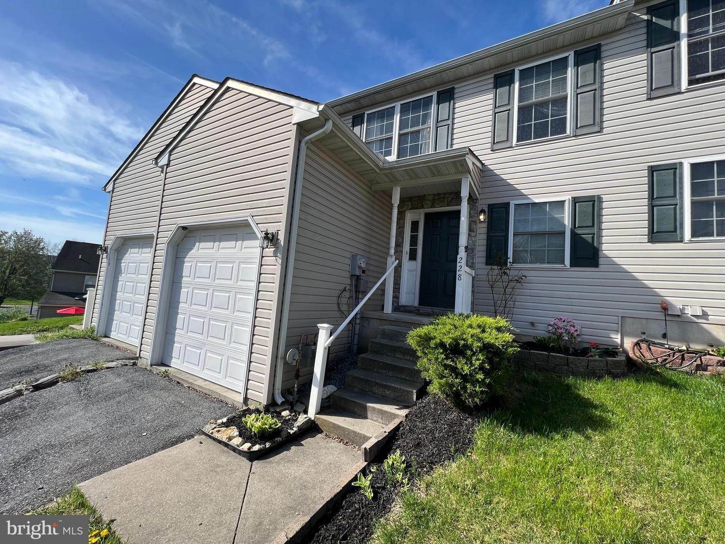 3. Residential for Sale at 228 PERTHSHIRE Drive Lancaster, Pennsylvania 17603 United States