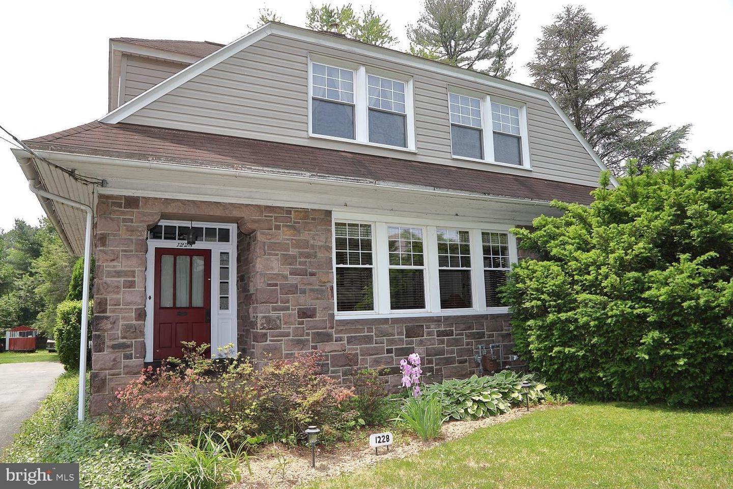 1. Residential for Sale at 1228 E KING Street Lancaster, Pennsylvania 17602 United States