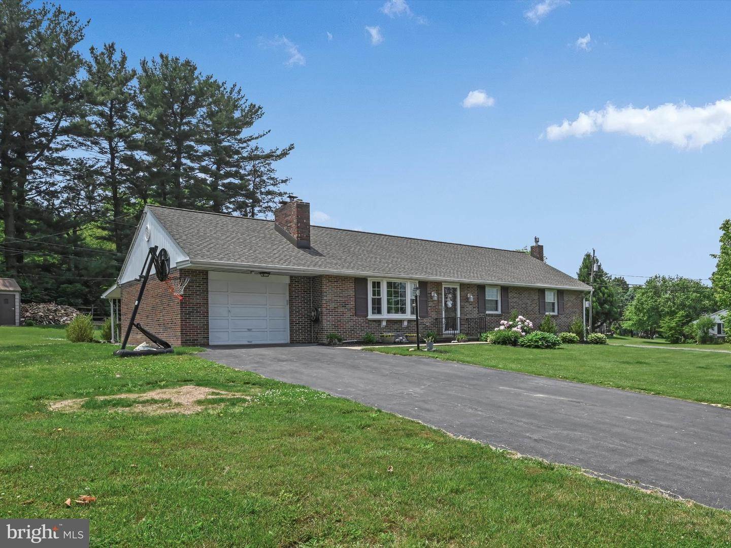2. Residential for Sale at 362 SUN VALLEY Drive Leola, Pennsylvania 17540 United States