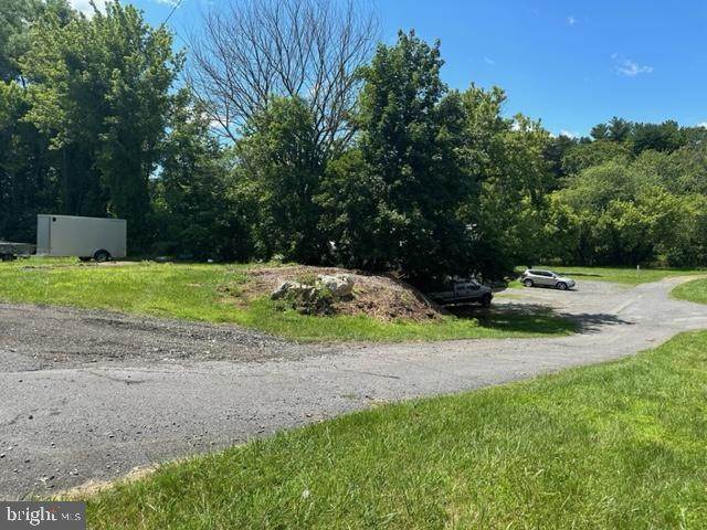 5. Commercial for Sale at 8 LAMPETER Road Lancaster, Pennsylvania 17602 United States