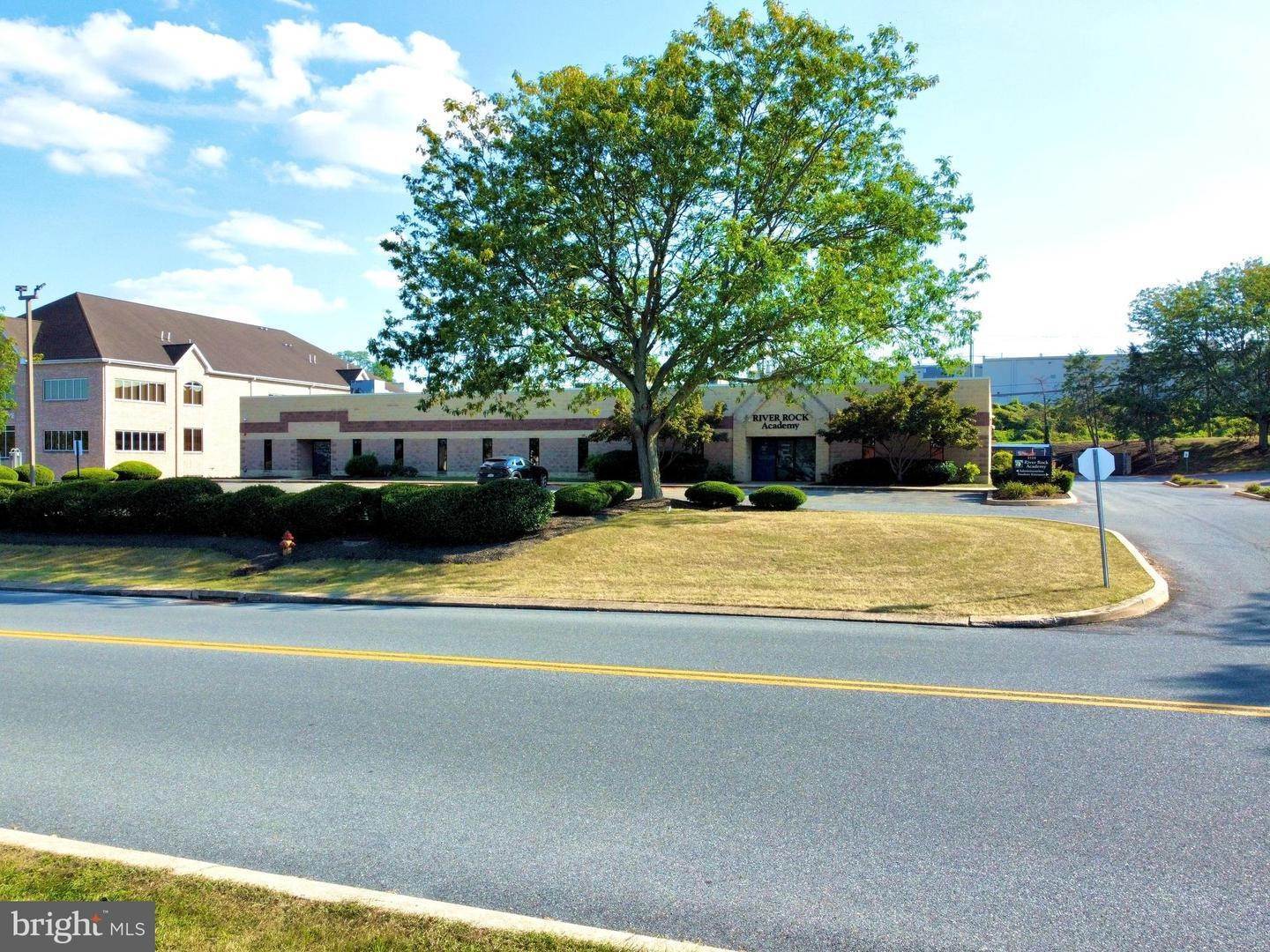 17. Commercial for Sale at 2124 AMBASSADOR Circle Lancaster, Pennsylvania 17603 United States
