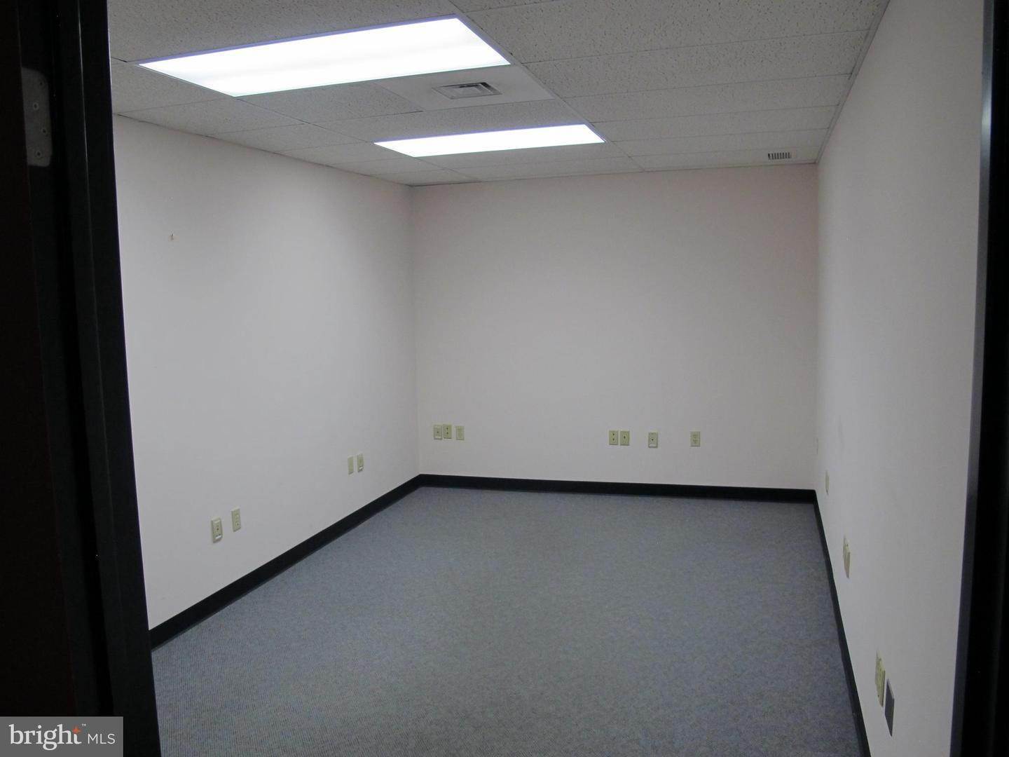 4. Commercial at 1850 WILLIAM PENN WAY #SUITE 204 Lancaster, Pennsylvania 17601 United States