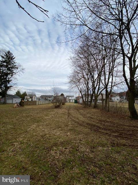 7. Residential for Sale at 8 S REAMSTOWN Road Stevens, Pennsylvania 17578 United States