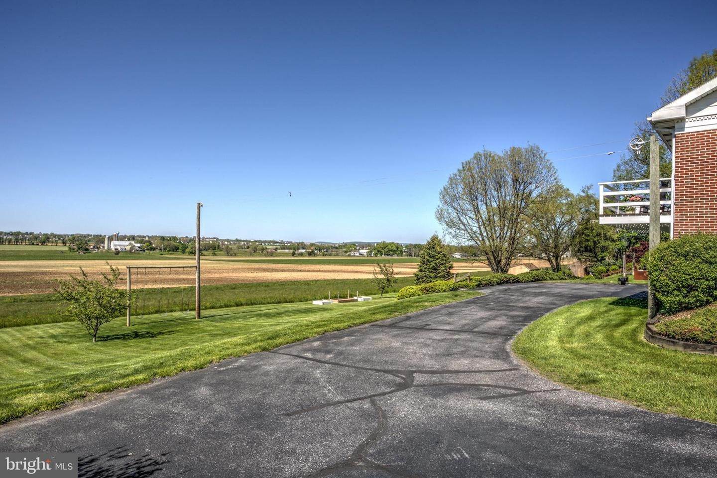 7. Residential for Sale at 159 EDGEWOOD Drive New Holland, Pennsylvania 17557 United States
