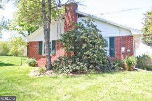 6. Residential for Sale at 662 PROSPECT Road Manheim, Pennsylvania 17545 United States