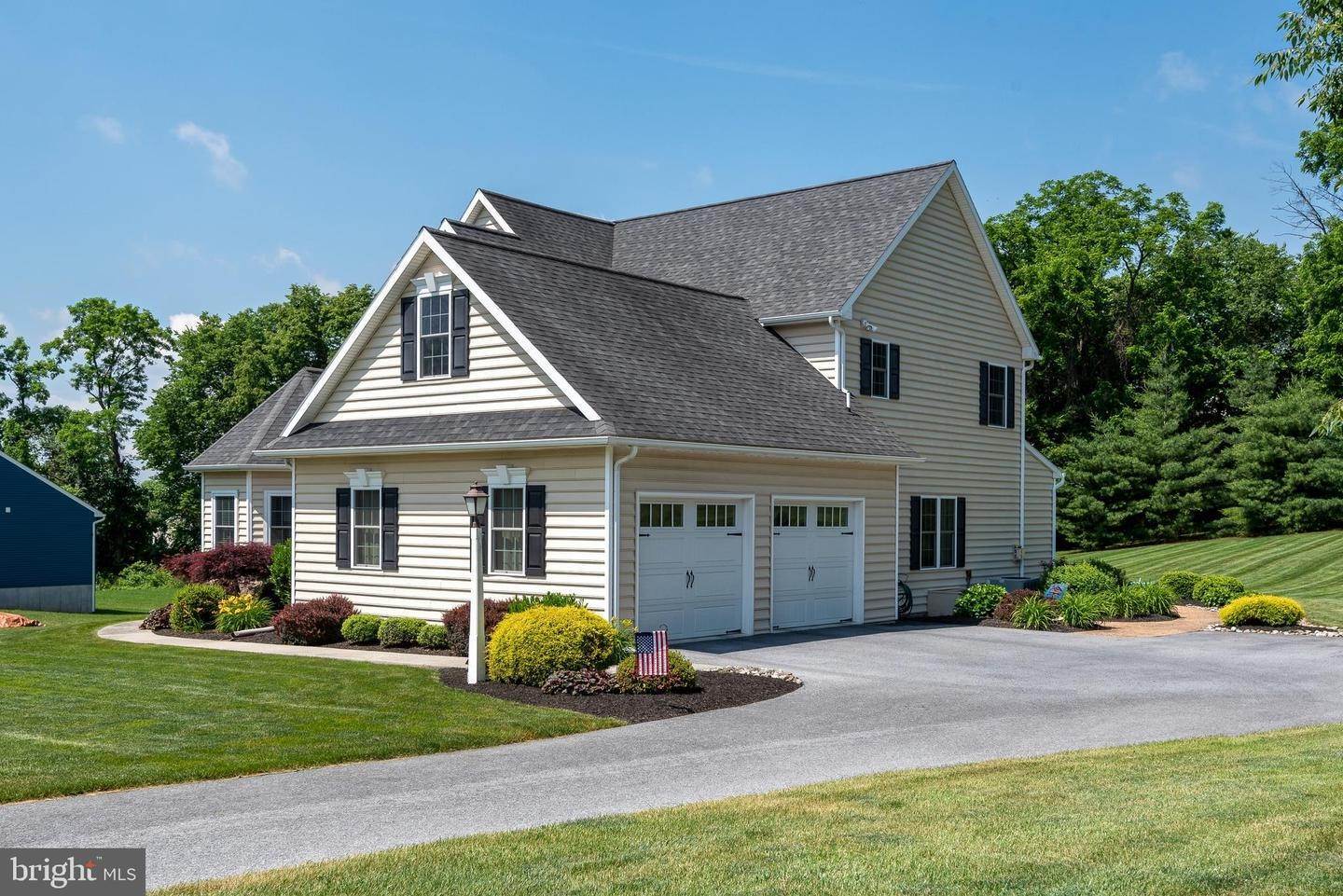 2. Residential for Sale at 7 FIELDCREST Drive Elizabethtown, Pennsylvania 17022 United States
