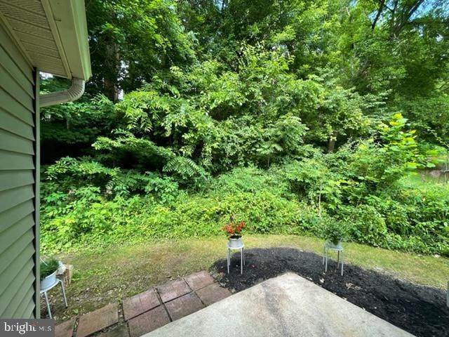 13. Residential for Sale at 38 DEEP HOLLOW Lane Lancaster, Pennsylvania 17603 United States