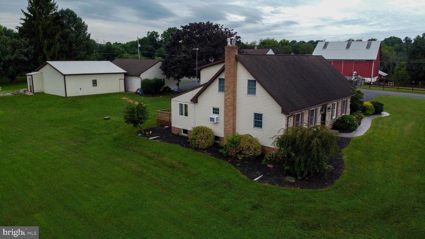 4. Residential for Sale at 372 SAWMILL Road New Providence, Pennsylvania 17560 United States