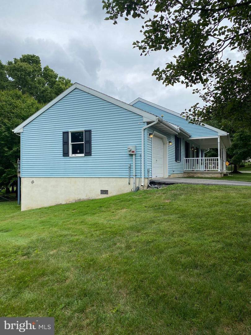 3. Residential for Sale at 1069 HEARTHSTONE Road Lancaster, Pennsylvania 17603 United States