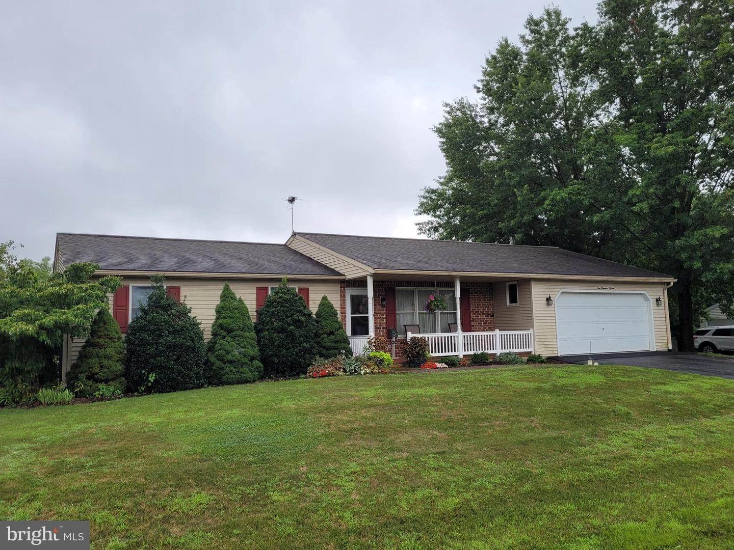 9. Residential for Sale at 115 WHEATLAND Drive Denver, Pennsylvania 17517 United States