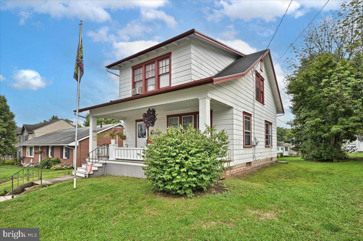 3. Residential for Sale at 228 N POPLAR Street Elizabethtown, Pennsylvania 17022 United States