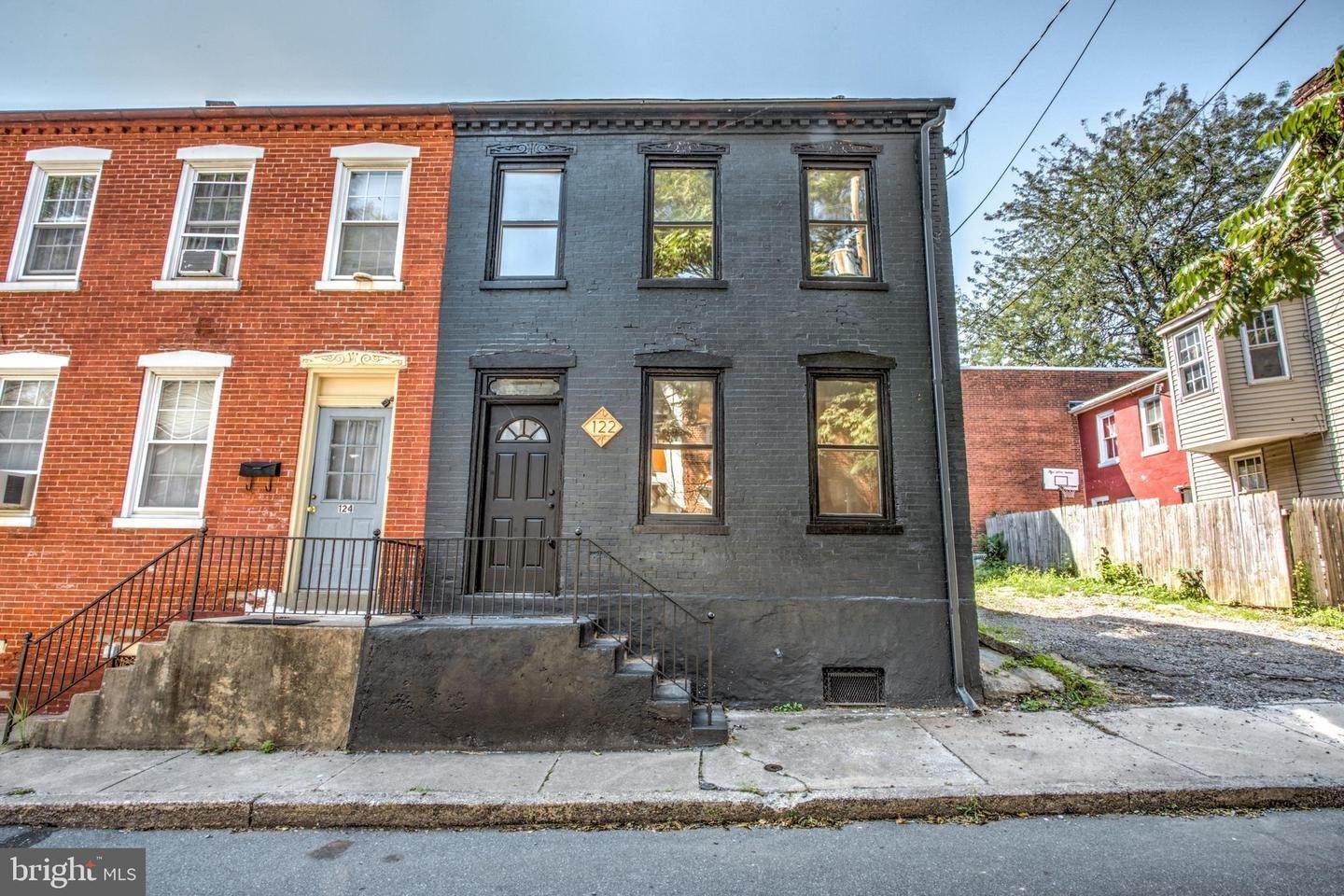 1. Residential for Sale at 122 S ARCH Street Lancaster, Pennsylvania 17603 United States