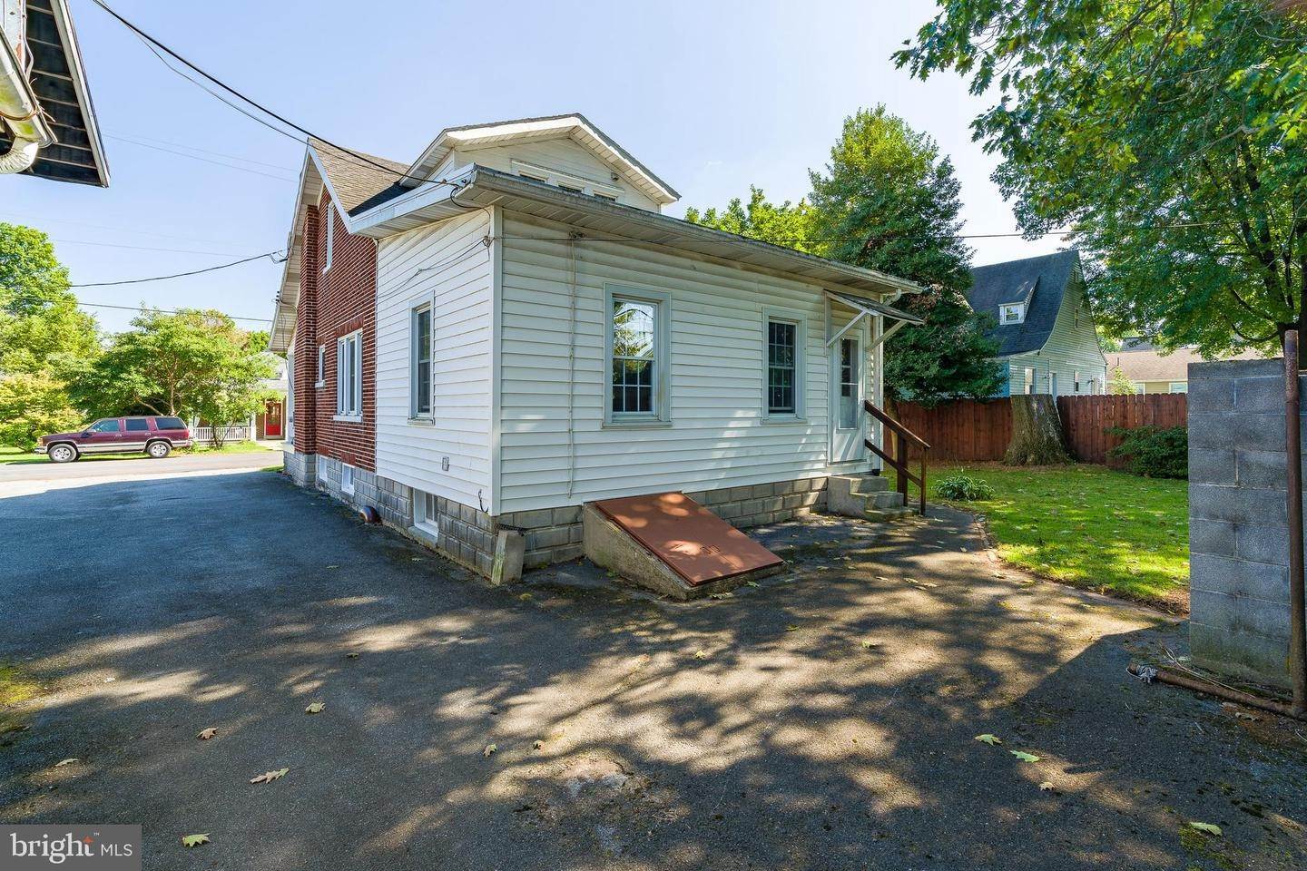 18. Residential for Sale at 10-14 GRANDVIEW Avenue Lancaster, Pennsylvania 17603 United States