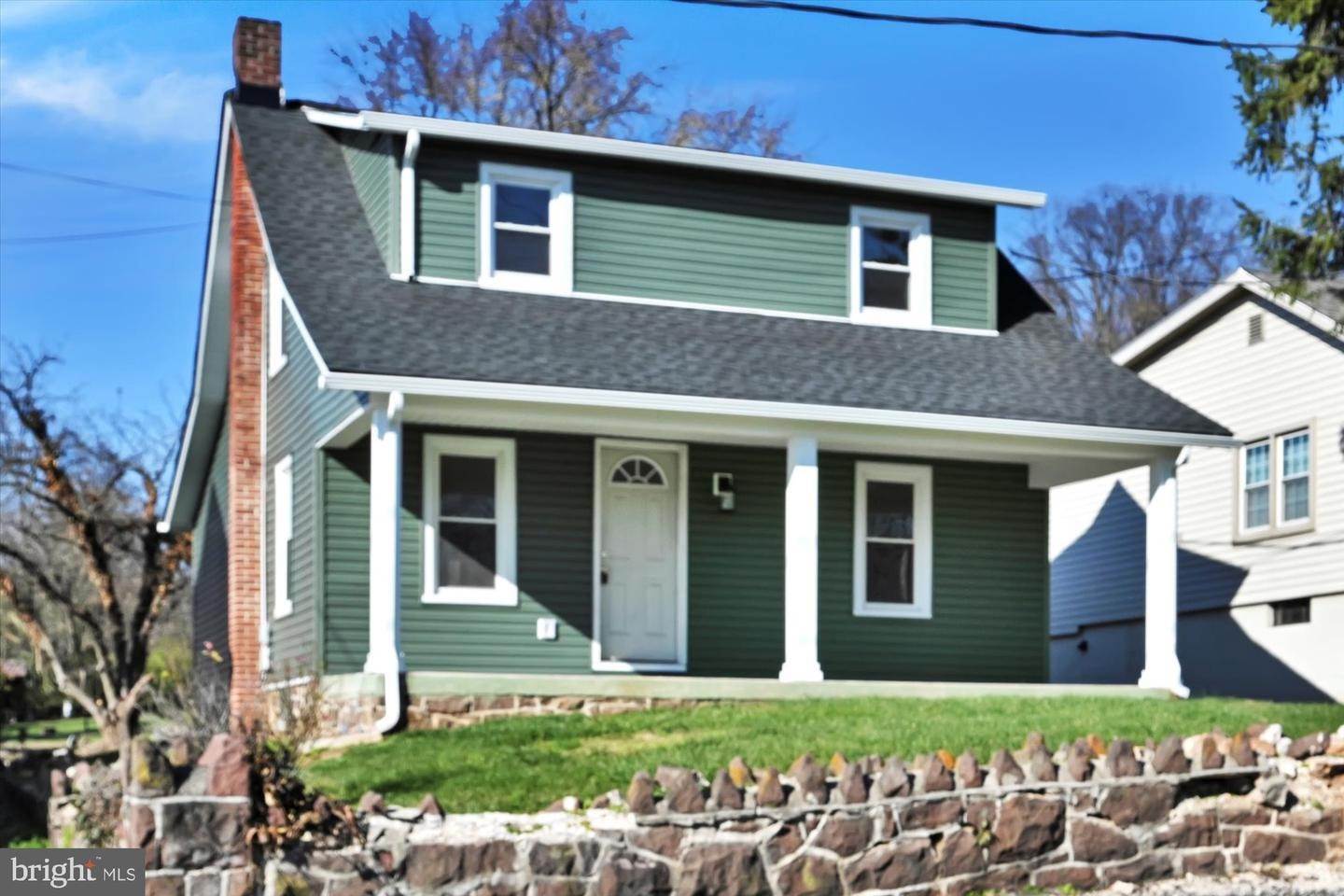 住宅 为 销售 在 12 RIDGE Avenue 埃弗拉塔, 宾夕法尼亚州 17522 美国