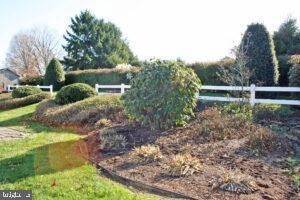 7. Residential for Sale at 106 E WOODS Drive Lititz, Pennsylvania 17543 United States
