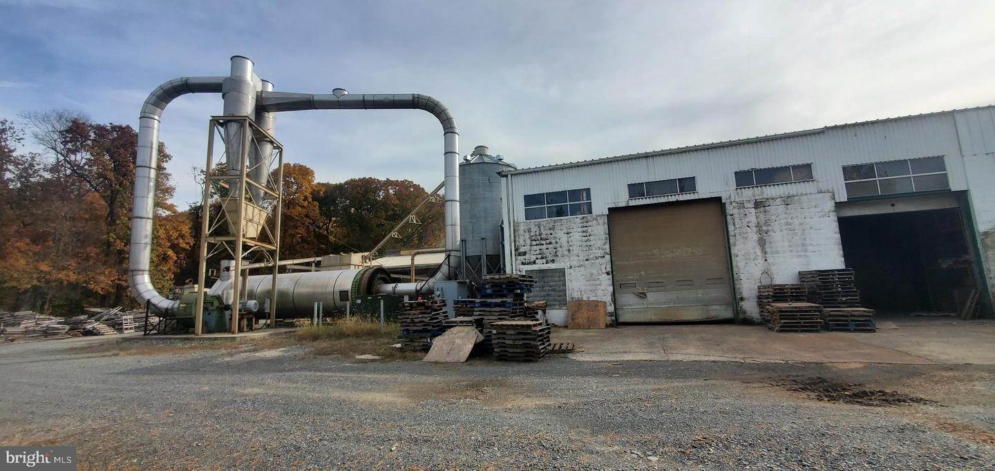 7. Commercial for Sale at 1989 LANCASTER PIKE Peach Bottom, Pennsylvania 17563 United States