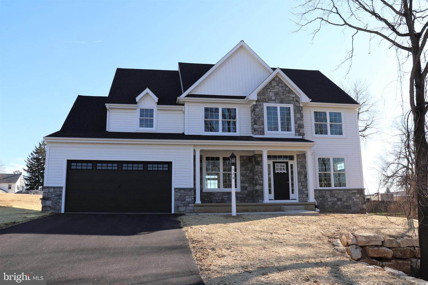 住宅 为 销售 在 520 SPRING HOLLOW DR #6 New Holland, 宾夕法尼亚州 17557 美国