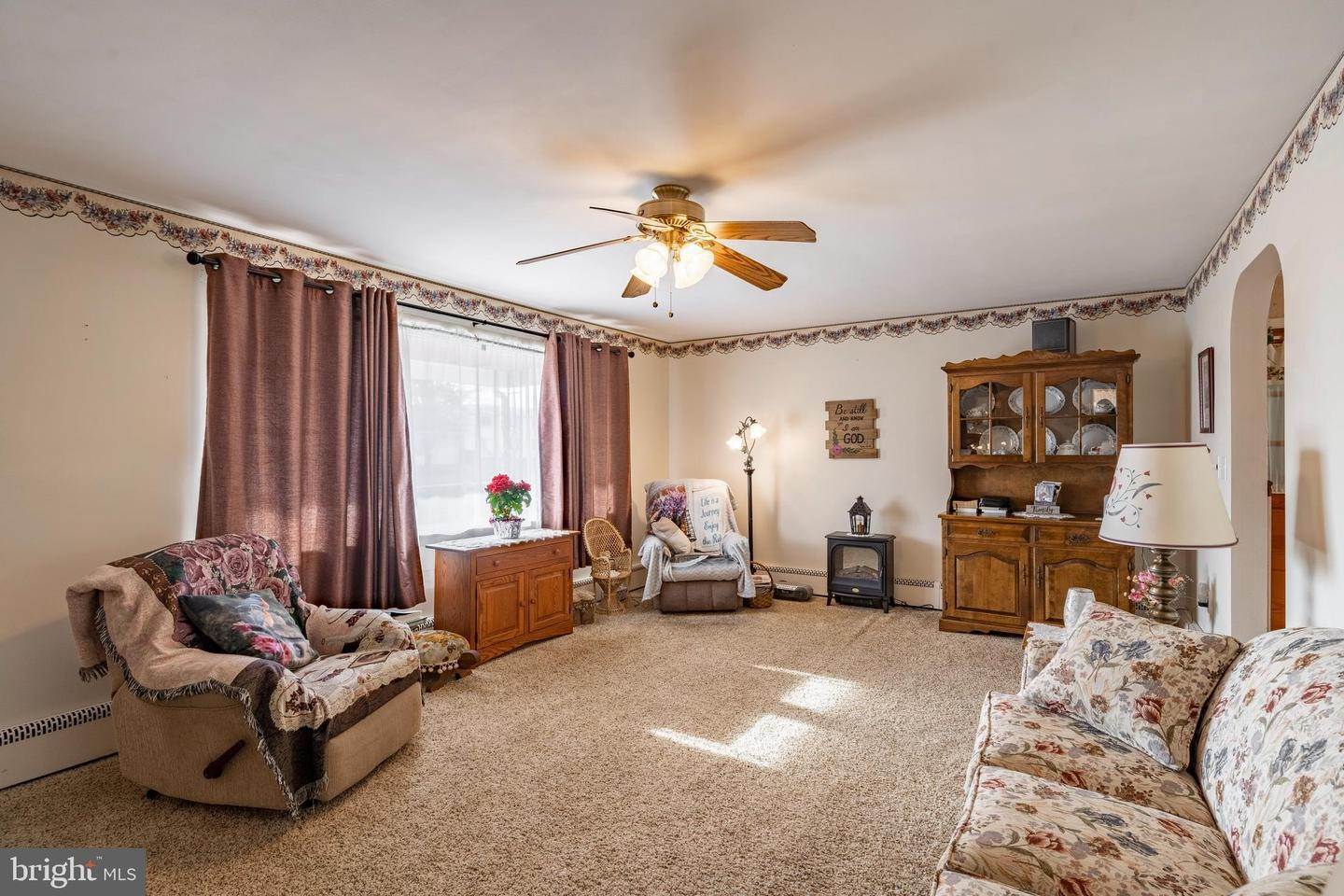 14. Residential for Sale at 581 W BROAD Street New Holland, Pennsylvania 17557 United States