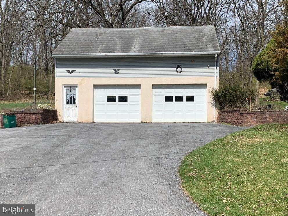 6. Residential for Sale at 1240 TURNPIKE Road Elizabethtown, Pennsylvania 17022 United States