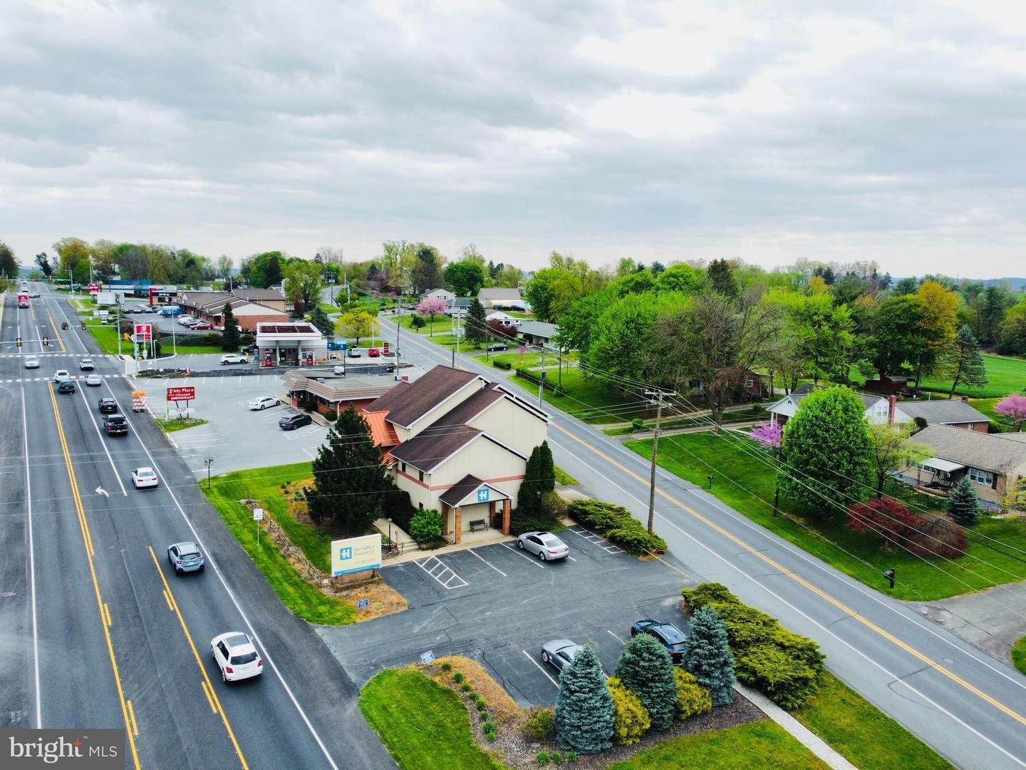 4. Commercial for Sale at 1584 S MARKET Street Elizabethtown, Pennsylvania 17022 United States