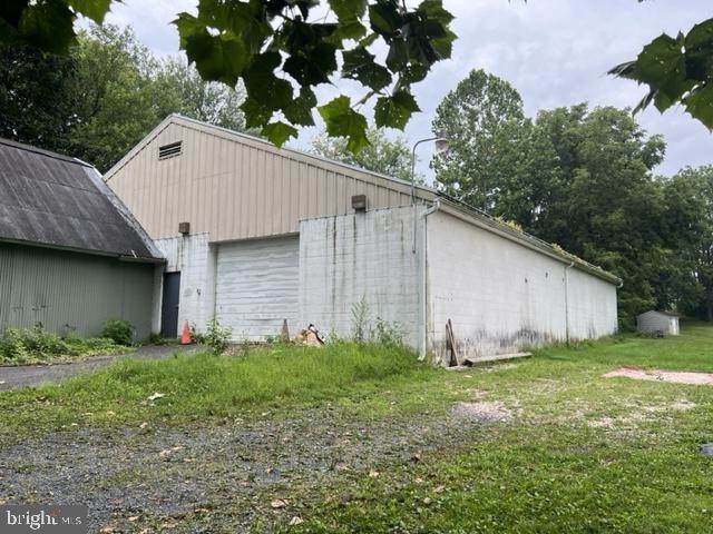 5. Commercial for Sale at 312 E MEADOW VALLEY Road Lititz, Pennsylvania 17543 United States