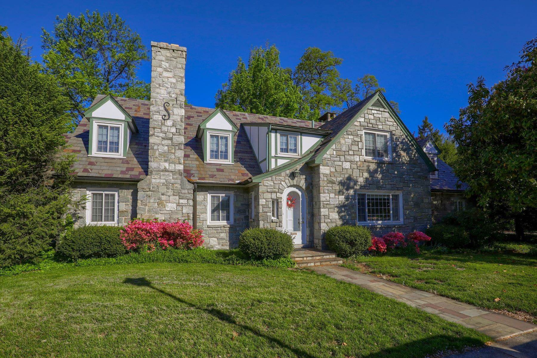 39. Single Family Homes for Sale at 98 Highland Ave Ephrata, Pennsylvania 17522 United States