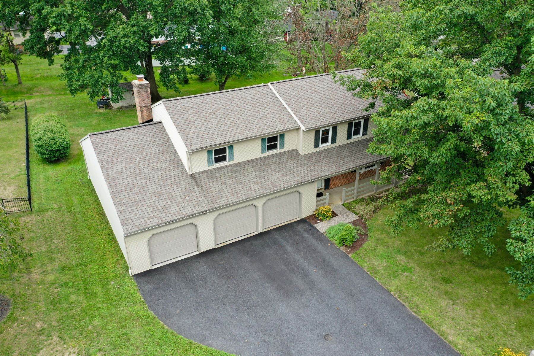 41. Single Family Homes for Sale at 638 Eastside Drive Landisville, Pennsylvania 17538 United States