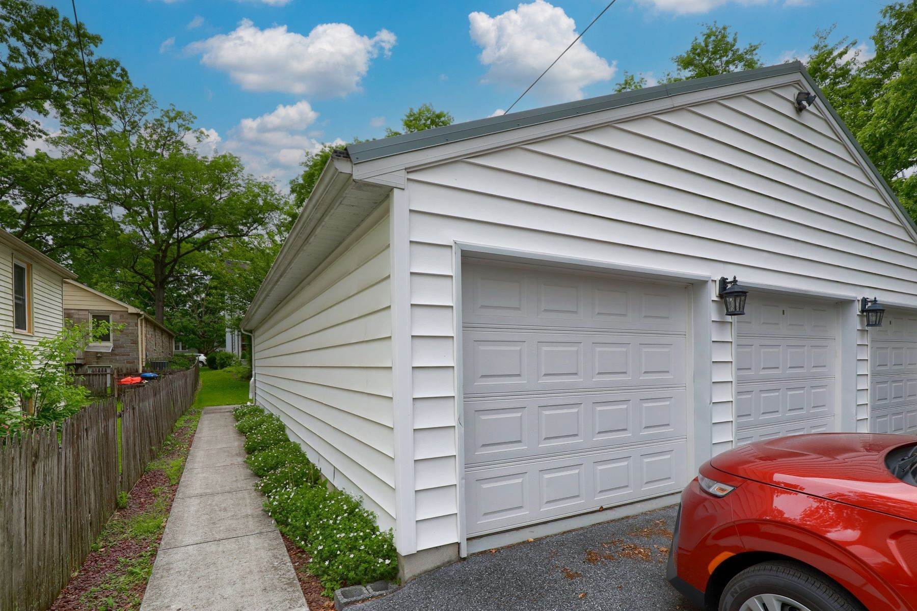 15. Multi-Family Homes for Sale at 335 & 337 S Cedar Street Lititz, Pennsylvania 17543 United States