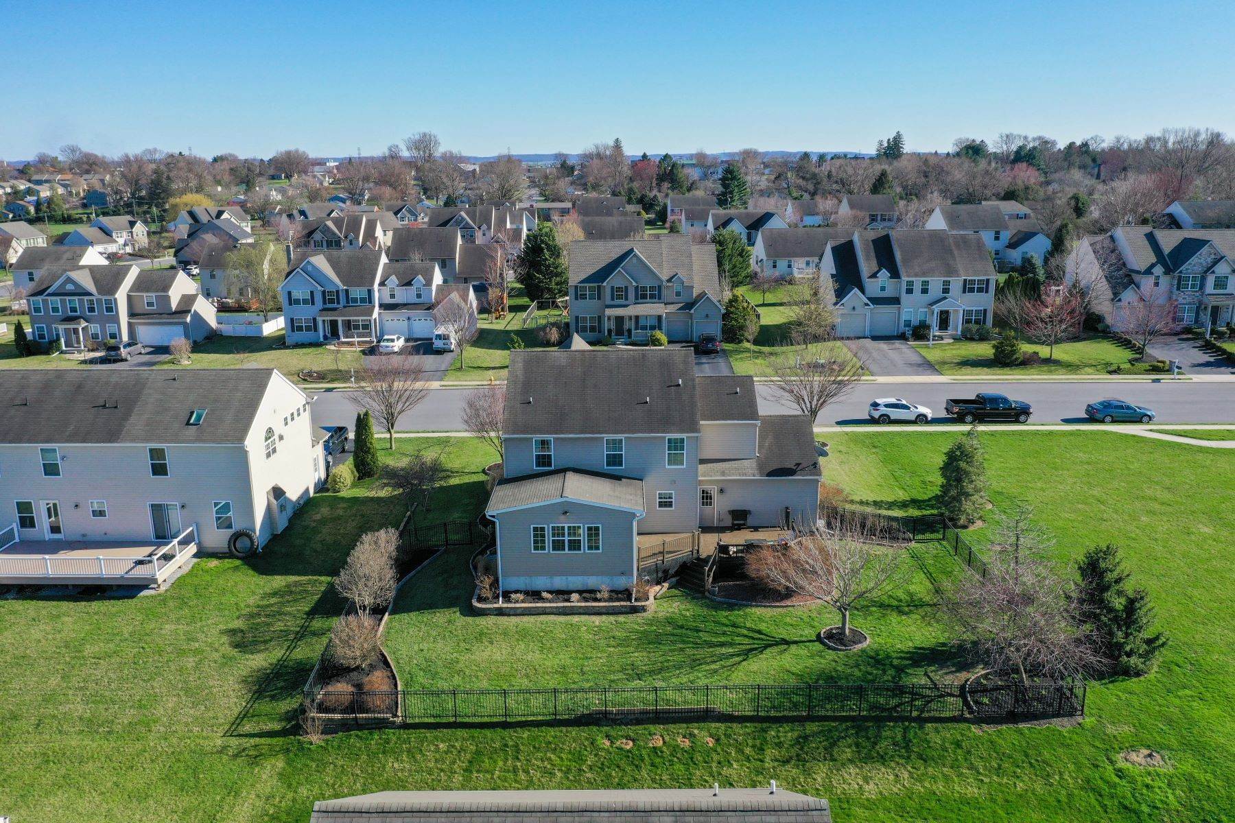 2. Single Family Homes for Sale at 219 Fallowfield Drive Leola, Pennsylvania 17540 United States