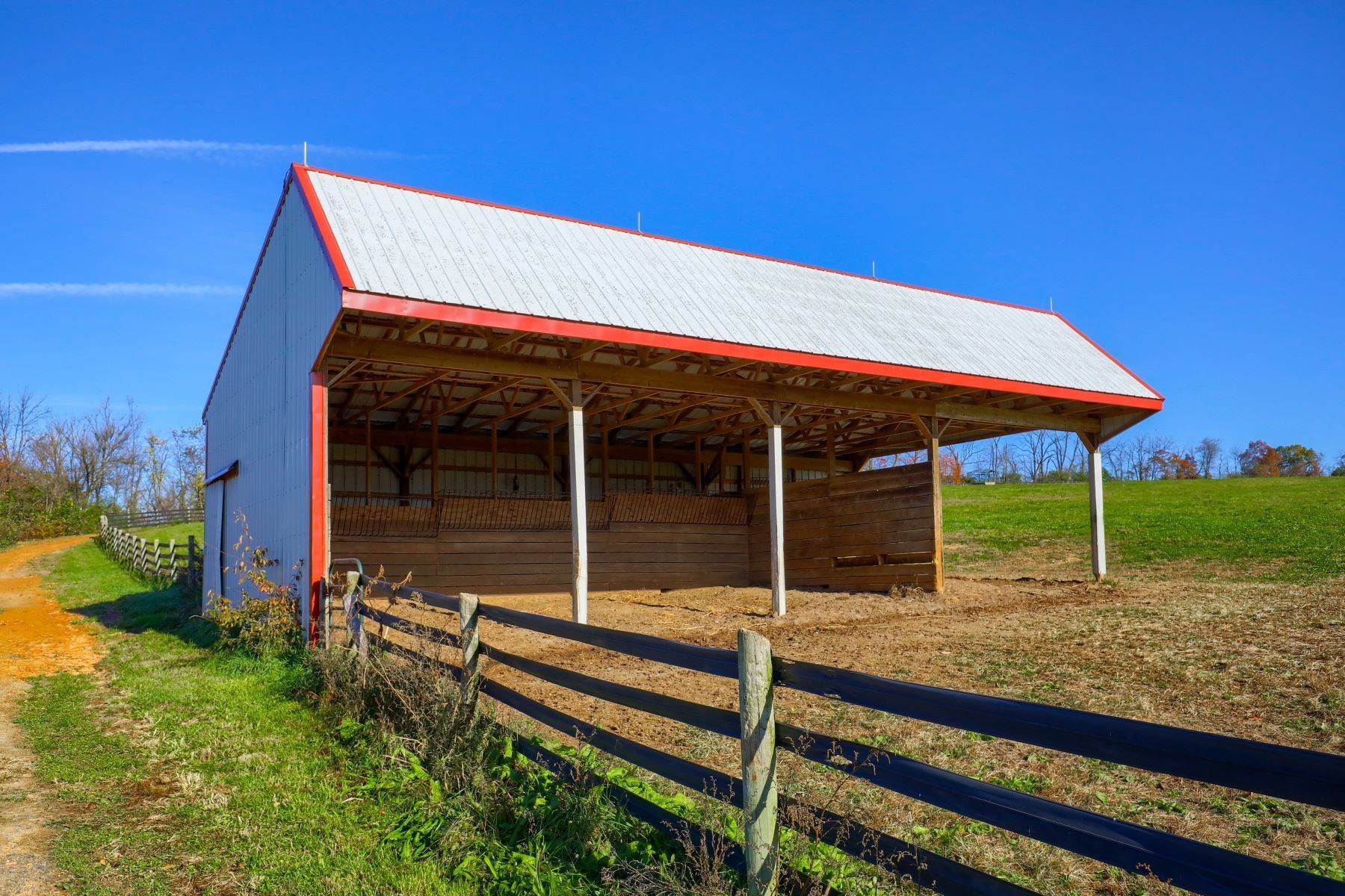 19. Farm and Ranch Properties 为 销售 在 1671 Tilden Road Mohrsville, 宾夕法尼亚州 19541 美国